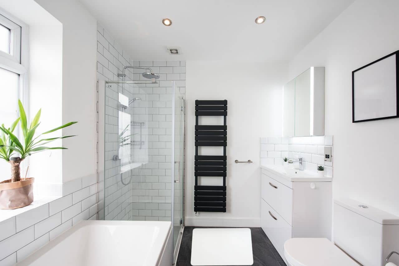 Nice bathroom with Stone Bath mat