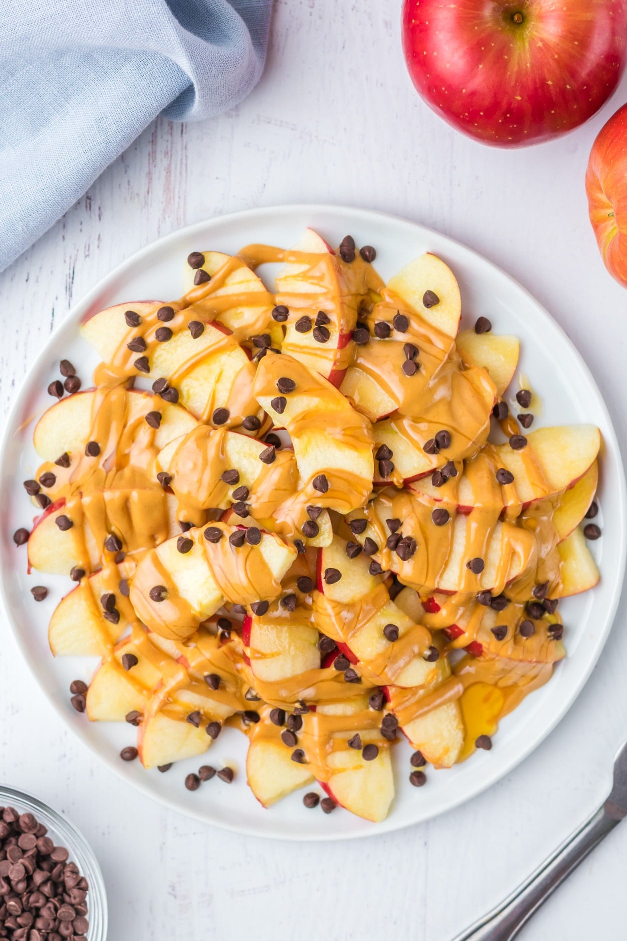 apple nachos with peanut butter