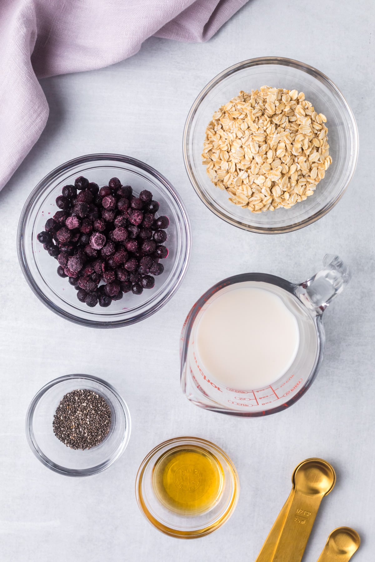 Blueberry overnight oats ingredients.